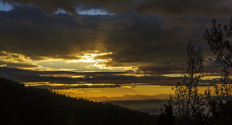 포토 JPG 해외이미지 나무 구름 공원 유럽 바다 하늘 산 주택 풍경 사람없음 도시풍경 햇빛 일몰 도시 저녁 지중해 그리스 아테네 그리스인 해외202004 해외포토 자연요소 서양인 식물 공공시설 나라 건물 태양 노을 야간 파일형식 이미지허브