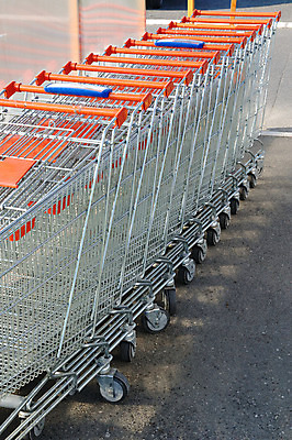 포토 JPG 해외이미지 라이프스타일 선 사람없음 쇼핑 상자 쌓기 바구니 상점 금속 카트 바 그룹 변화 시장 구매 은색 상품 컨테이너 주차 철 오브젝트 상업 마차 새장 소매 슈퍼마켓 줄서기 해외202004 해외포토 산업 교통수단 컬러 컨셉 모션 재질 생활 케이지 파일형식 이미지허브