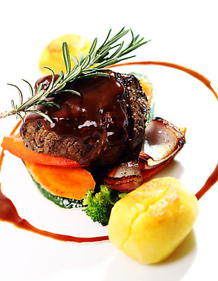 포토 JPG 해외이미지 전통 접시 음식 다이어트 채소 건강 육류 돼지고기 스테이크 요리 사람없음 장식 초록색 갈색 식당 식사 저녁식사 샐러드 소고기 흰색 신선 뜨거움 고명 맛 그릴 바비큐 자르기 굽기 먹기 준비 후추 내추럴 점심식사 단백질 해외202004 해외포토 식기 컬러 컨셉 식재료 모션 주방용품 서양음식 상점 구이 향신료 영양소 파일형식 이미지허브