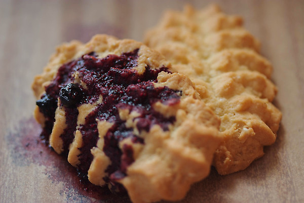 포토 JPG 해외이미지 열매 음식 분홍색 다이어트 과일 탁자 딸기 디저트 사람없음 목재 빨간색 노란색 쌓기 쿠키 케이크 식사 신선 체리 그룹 달콤 잼 굽기 가득함 블루베리 산딸기 젤리 마멀레이드 페스츄리 핸드메이드 해외202004 해외포토 나무 식물 빵 컬러 가구 재료 모션 건강 소스_음식 맛 구이 파일형식 이미지허브