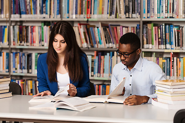 포토 JPG 해외이미지 학생 커플 여자 교육 남자 안경 교실 학교 스트레스 피곤 사람 소년 성인 두명 10대 책 검은색 시험 흰색 기록 자신감 가르침 그룹 도서관 대학교 상승 만들기 과제 과외 해외202004 해외포토 잡화 감정 어린이 컬러 컨셉 관계 모션 청소년 수업 학습 파일형식 이미지허브