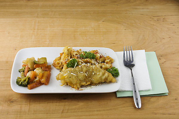 포토 JPG 해외이미지 접시 음식 포크 채소 치즈 파스타 파슬리 육류 어류 사람없음 식사 저녁식사 이탈리아 당근 주키니 해외202004 해외포토 식기 유럽 식재료 유제품 뿌리채소 서양음식 수중동물 파일형식 이미지허브