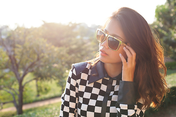 포토 JPG 해외이미지 여자 얼굴 신체 조명 병아리 한명 야외 신체부위 10대 빛 유행 자신감 입 피부 입술 코 블러 성인여자만 카피스페이스 해외202004 해외포토 1 감정 청소년 조류 사람 공백 여자만 성인만 파일형식 이미지허브