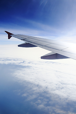 포토 JPG 해외이미지 구름 응시 별 지구 여행 백그라운드 날개 비즈니스 창문 교통시설 유리 하늘 날씨 휴가 비행기 프레임 안테나 사람없음 내부 파란색 태양 우주 맑음 힘 흰색 분위기 고도 항공 속도 제트기 대패 수평선 해외202004 해외포토 자연요소 시선 컬러 교통 컨셉 통신 항공교통 재질 대중교통 시설 파일형식 이미지허브