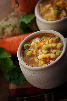 포토 JPG 해외이미지 식물 문화 음식 빵 백그라운드 컨셉 다이어트 토마토 채소 재료 자연 양파 콩 파슬리 건강 요리 사람없음 목재 컵 초록색 식당 식사 저녁식사 당근 신선 뜨거움 사발 맛 수프 먹기 허브 유기농 완두콩 내추럴 점심식사 채식주의자 해외202004 해외포토 나무 식기 웰빙 컬러 모션 곡류 뿌리채소 상점 사기그릇 생태계 채식 파일형식 이미지허브