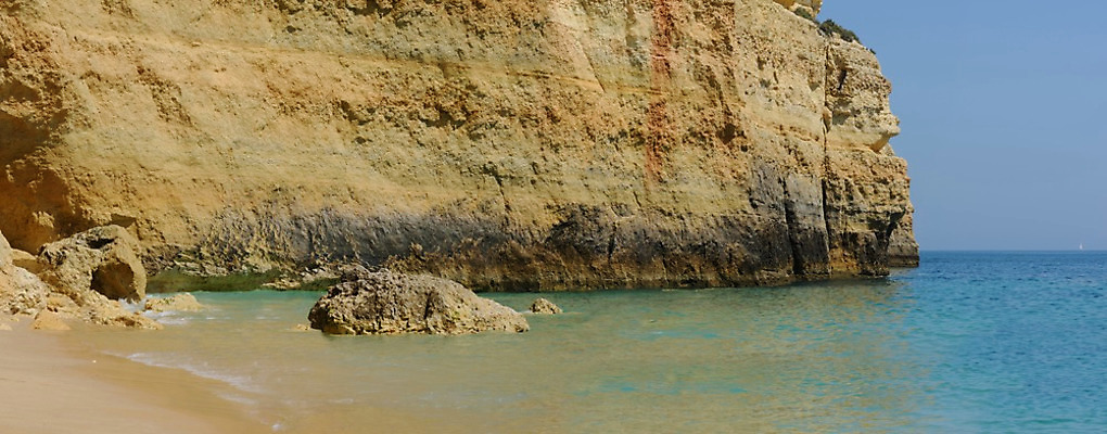 포토 JPG 해외이미지 선 모래 파도 바다 여행 자연 하늘 휴가 파노라마 풍경 사람없음 물 여름 파란색 태양 맑음 바위 동굴 황금 포르투갈 대서양 내추럴 터키석 해외202004 해외포토 자연요소 계절 유럽 컬러 날씨 촬영기법 돌_바위 보석 생태계 파일형식 이미지허브