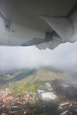 포토 JPG 해외이미지 구름 바다 섬 여행 백그라운드 날개 창문 교통시설 자연 하늘 날씨 휴가 산 비행기 주택 안테나 풍경 사람없음 파란색 분위기 스페인 고도 항공 스카이라인 대패 수평선 해외202004 해외포토 자연요소 유럽 컬러 교통 컨셉 통신 항공교통 대중교통 건물 시설 생태계 파일형식 이미지허브