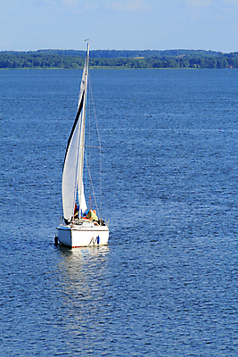 포토 JPG 해외이미지 구름 호수 스포츠 파도 여행 요트 자연 하늘 바람 휴가 휴식 항해 풍경 취미 사람없음 야외 세로 물 여름 파란색 햇빛 맑음 자유 만 보트 그림 함선 선원 광택 네비게이션 폴란드 레가타 수평선 해외202004 해외포토 자연요소 계절 유럽 바다 컬러 컨셉 배_교통 날씨 태양 생태계 파일형식 이미지허브