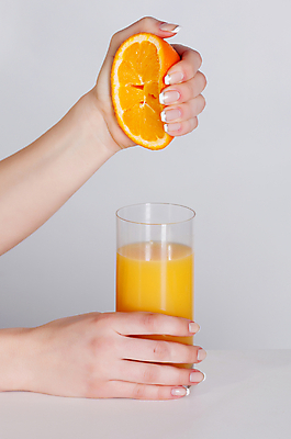 포토 JPG 해외이미지 백인 모델 라이프스타일 손 여자 행복 음료 음식 백그라운드 다이어트 오렌지 과일 손가락 자연 유리 귤 건강 사람 성인 사람없음 노란색 주스 추위 흰색 신선 아침식사 먹기 상쾌 고립 바이오 짜기 해외202004 해외포토 서양인 감정 컬러 모션 재질 생활 신체부위 식사 생태계 파일형식 이미지허브