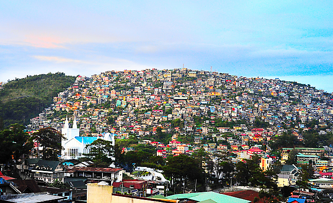 포토 JPG 해외이미지 전통 아시아 문화 여행 산 주택 파노라마 동양인 풍경 사람없음 가로 파란색 도시풍경 컬러풀 교회 계곡 황혼 일몰 바위 도시 가난 언덕 장면 타운 스카이라인 빈민가 필리핀사람 해외202004 해외포토 나라 컬러 컨셉 종교건축 촬영기법 인종 건물 노을 돌_바위 파일형식 이미지허브