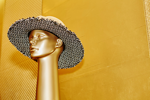 포토 JPG 해외이미지 모델 디자인 드레스 옷 여자 인형 창문 사람 사람없음 내부 장식 쇼핑 유행 판매 세일 상점 직물 시장 고급 우아함 마네킹 디자이너 쇼핑몰 전시회 오브젝트 진열장 상업 쇼 소매 인공 스타일 세련 해외202004 해외포토 직업 컨셉 전시 파일형식 이미지허브