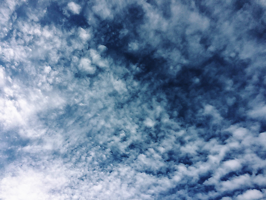 포토 JPG 해외이미지 구름 계절 백그라운드 패턴 자연 하늘 바람 날씨 추상 풍경 사람없음 야외 공중 여름 파란색 빛 우주 환경 맑음 어둠 침묵 봄 자유 흰색 분위기 폭풍 천국 솜털 내추럴 오존 폭풍우 해외202004 해외포토 자연요소 컬러 컨셉 무늬 소리 비_날씨 자연재해 생태계 파일형식 이미지허브