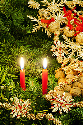 포토 JPG 해외이미지 전통 크리스마스장식 크리스마스 실내 사람없음 내부 장식 인테리어 견과류 심볼 오브젝트 호두 정물화 해외202004 해외포토 디자인 기념일 그림 파일형식 이미지허브