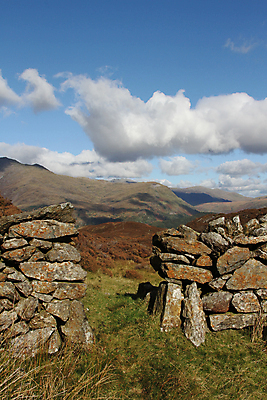 포토 JPG 해외이미지 구름 벽 하늘 건조 사람없음 야외 초록색 파란색 바위 시골 해외202004 해외포토 자연요소 컬러 돌_바위 파일형식 이미지허브