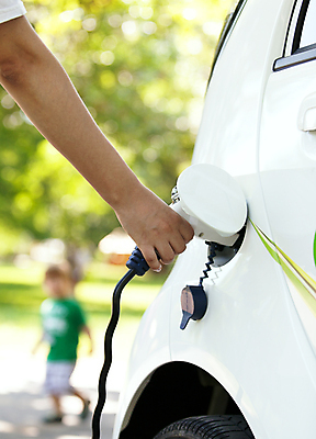 포토 JPG 해외이미지 손 산업 육상교통 교통수단 교통시설 자동차 자연 미래 사람없음 환경 힘 에너지 운전사 그린에너지 플러그 연결 환경보전 에코 생태계 연료 충전 유지 노즐 로딩 베터리 생태학 자동 해외202004 해외포토 직업 교육 교통 컨셉 신체부위 사회이슈 시설 파일형식 이미지허브