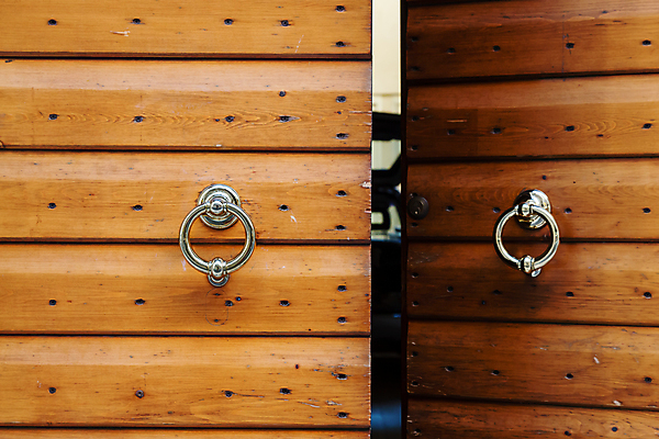 포토 JPG 해외이미지 전통 디자인 얼굴 백그라운드 건축양식 출입구 주택 손잡이 미술 사람없음 건물 목재 장식 갈색 문 금속 이탈리아 방 수확 골동품 도시 역사 클래식 철 입장 묘사 시작 잠금 보안 대문 문고리 무거움 놋쇠 베로나 옛날 철강 스타일 해외202004 해외포토 나무 건축물 건축 유럽 컬러 컨셉 농업 재료 재질 문화예술 안전 신체부위 무게 파일형식 이미지허브