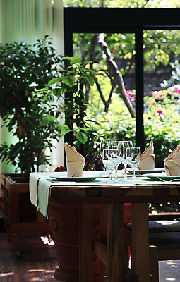 포토 JPG 해외이미지 식물 음료 꽃다발 가구 포크 의자 유리 탁자 사람없음 장식 세트 식당 식사 저녁식사 식탁보 고급 은색 먹기 서비스 냅킨 안락의자 설정 점심식사 뷔페 정중 해외202004 해외포토 식기 꽃 컬러 생활용품 컨셉 모션 재질 상점 파일형식 이미지허브