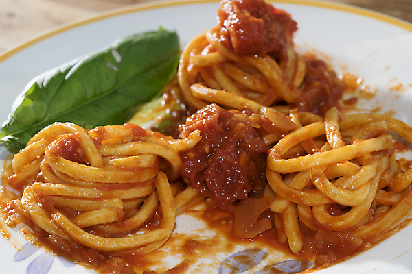 포토 JPG 해외이미지 전통 접시 리본 음식 백그라운드 포크 토마토 파스타 스파게티 요리 사람없음 빨간색 노란색 식사 이탈리아 흰색 신선 면 반죽 바질 고립 채식주의자 해외202004 해외포토 식기 유럽 컬러 채소 서양음식 채식 파일형식 이미지허브