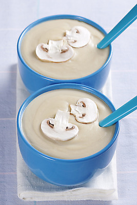 포토 JPG 해외이미지 전통 접시 음식 다이어트 채소 탁자 양파 따뜻함 파슬리 건강 요리 사람없음 초록색 파란색 식당 숟가락 식사 저녁식사 버섯 흰색 신선 뜨거움 사발 맛 수프 먹기 허브 크림 냅킨 슬라이스 아로마 점심식사 삶기 채식주의자 핸드메이드 해외202004 해외포토 식물 식기 컬러 가구 컨셉 모션 수저 상점 사기그릇 채식 파일형식 이미지허브