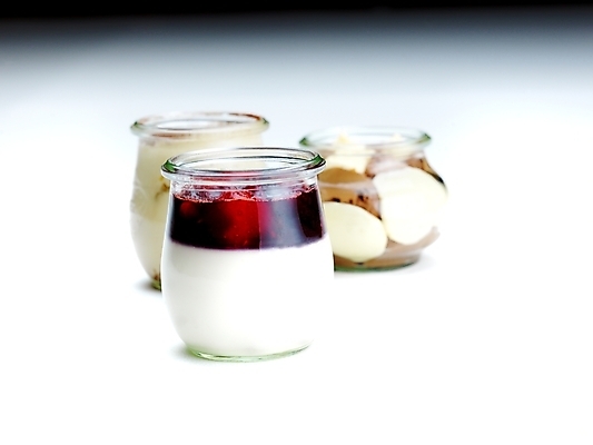 포토 JPG 해외이미지 실내 종류 사람없음 다양 세개 흰배경 푸딩 비네팅 과일푸딩 해외202004 해외포토 다수 백그라운드 디저트 촬영기법 3 내부 흰색 파일형식 이미지허브