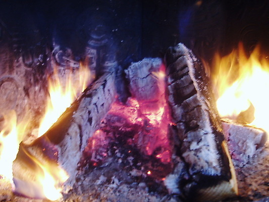 포토 JPG 해외이미지 휴식 따뜻함 사람없음 목재 빛 반짝임 에너지 뜨거움 모닥불 난로 혀 벽난로 통나무 연료 석탄 화상 해외202004 해외포토 나무 컨셉 재료 모션 불 입 상처 난방기 파일형식 이미지허브