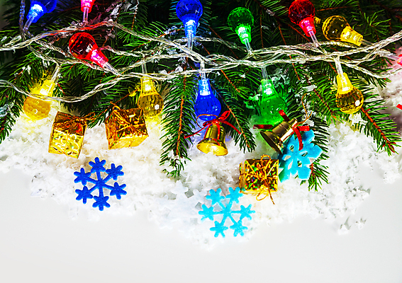 포토 JPG 해외이미지 계절 크리스마스 겨울 전구 휴가 전등 새해 사람없음 장식 초록색 빛 컬러풀 축제 화환 활발 축하 12월 흰배경 카피스페이스 해외202004 해외포토 기념일 꽃 컬러 백그라운드 컨셉 조명 공백 흰색 날짜 파일형식 이미지허브