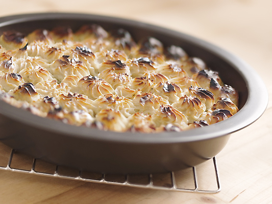 포토 JPG 해외이미지 전통 음식 영국 감자 육류 요리 사람없음 가로 소고기 양치기 굽기 시골집 양고기 녹말 다진 단백질 땅바닥 탄수화물 해외202004 해외포토 직업 유럽 채소 식재료 바닥 주택 구이 영양소 파일형식 이미지허브