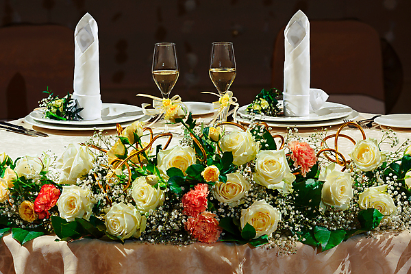 포토 JPG 해외이미지 꽃 결혼 꽃무늬 신혼부부 탁자 사람없음 장식 장미 축제 축하 닫기 샴페인 잔치 해외202004 해외포토 식물 부부 가구 컨셉 무늬 모션 주류 이벤트 신혼 파일형식 이미지허브