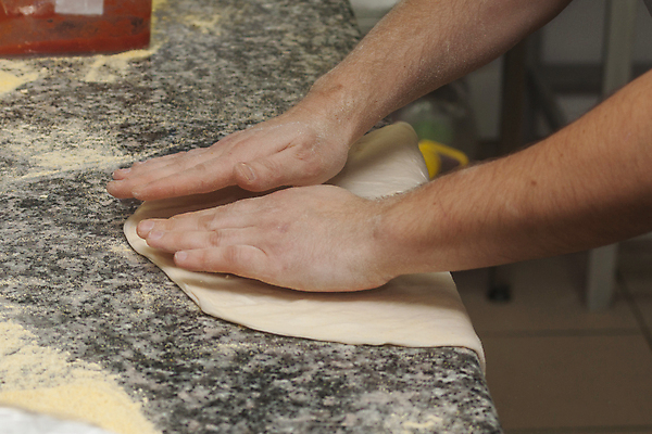 포토 JPG 해외이미지 손 여자 음식 빵 가사 재료 탁자 피자 파스타 건강 관리 요리 사람 사람없음 목재 주방 요리사 식사 빵집 흰색 시골 신선 작업 가루 밀 굽기 준비 날것 반죽 만들기 밀가루 레시피 성분 밀가루반죽 이스트 제빵사 페스츄리 핸드메이드 해외202004 해외포토 나무 직업 컬러 가구 모션 곡류 패스트푸드 서양음식 신체부위 상점 구이 파일형식 이미지허브