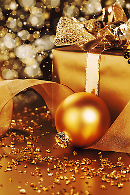 포토 JPG 해외이미지 전통 계절 행복 리본 크리스마스 겨울 공 휴가 새로움 선물 사람없음 장식 빛 상자 파티 축제 놀람 장식볼 덮개 축하 화려 황금 고급 우아함 12월 연도 활 패키지 해외202004 해외포토 기념일 감정 컨셉 표정 이벤트 뚜껑 날짜 파일형식 이미지허브