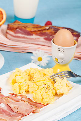 포토 JPG 해외이미지 전통 영어 음식 백그라운드 사람없음 갈색 계란 식사 튀김 맛 아침식사 배고픔 햄 베이컨 칼로리 단백질 스크램블 해외202004 해외포토 문자 컬러 컨셉 육류 돼지고기 알 계란요리 영양소 파일형식 이미지허브