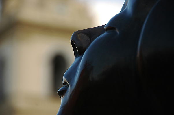 포토 JPG 해외이미지 문화 조각 미술 사람없음 조각상 숫자 반사 교회 청동 코스타리카 해외202004 해외포토 문자 종교건축 문화예술 건물 조형물 중앙아메리카 파일형식 이미지허브