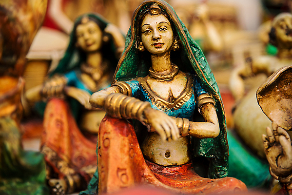 포토 JPG 해외이미지 전통 디자인 드레스 옷 아시아 문화 음악 인형 놀이 앉기 사람없음 장식 빨간색 컬러풀 장난감 갈색 세일 활발 기구 시장 작음 인도인 오브젝트 점토 수공예 공평 꼭두각시 매각 뮤지컬 솜씨 줄서기 해외202004 해외포토 외국인 나라 컬러 컨셉 모션 문화예술 동양인 크기 공예 파일형식 이미지허브