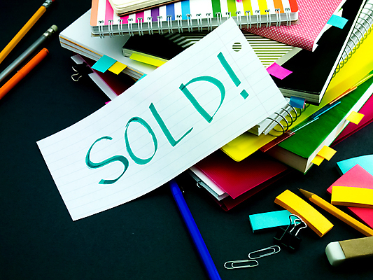 포토 JPG 해외이미지 교육 종이 문장 비즈니스 텍스트 학교 휴식 건강 피곤 사람없음 책 단어 스터디 사무실 판매 쌓기 정보 잠 업무 메시지 끝 인쇄 책상 오브젝트 보고서 준비 문서 파일 폴더 과제 단절 매각 보관소 헬프 해외202004 해외포토 문자 가구 컨셉 모션 학습 작업 도움 저장 파일형식 이미지허브