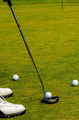 포토 JPG 해외이미지 구름 1 라이프스타일 남자 스포츠 골프 공 자연 놀이 골프공 사람 성인 취미 사람없음 야외 목재 초록색 여름 파란색 운동 맑음 경쟁 게임 골퍼 강의 그네 클럽 슛 골프티 넣기 때리기 타격 퍼터 페어웨이 플레이어 해외202004 해외포토 자연요소 나무 계절 컬러 컨셉 재료 모션 날씨 운동선수 골프용품 건강 생활 구기 생태계 파일형식 이미지허브