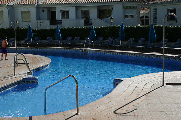 포토 JPG 해외이미지 모양 곡선 휴가 휴식 건강 사람없음 야외 물 파란색 수영 휴양지 잔물결 해외202004 해외포토 자연요소 물결 선 컬러 컨셉 장소 수상스포츠 파일형식 이미지허브