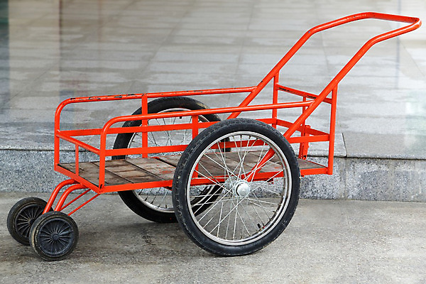 포토 JPG 해외이미지 전통 아시아 문화 교통시설 모션 태국 동양인 사람없음 건물 빨간색 동남아시아 카트 바퀴 방콕 짐차 해외202004 해외포토 건축물 나라 컬러 교통 자동차 인종 시설 파일형식 이미지허브