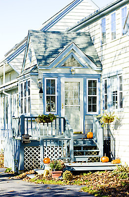 포토 JPG 해외이미지 전통 외관 북아메리카 건축양식 호박 휴가 주택 사람없음 야외 축제 미국 할로윈 심볼 세관 해외202004 해외포토 건축 채소 아메리카 건물 파일형식 관세청 이미지허브