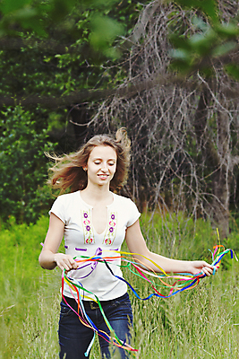 포토 JPG 해외이미지 백인 1 라이프스타일 옷 여자 리본 포즈 모션 자연 기술 건강 한명 사람 소녀 성인 10대 빨간색 검은색 공연 기쁨 연주자 우아함 해외202004 해외포토 서양인 감정 어린이 컬러 컨셉 청소년 이벤트 생활 음악가 생태계 파일형식 이미지허브