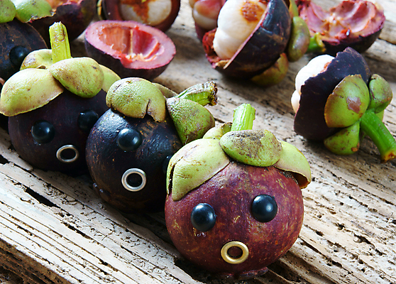 포토 JPG 해외이미지 응시 얼굴 음식 백그라운드 컨셉 과일 추상 아이디어 취미 사람없음 목재 머리 놀람 달력 그룹 무서움 먹기 불안 삼베 고민 걱정 베트남 핸드메이드 해외202004 해외포토 나무 시선 감정 무늬 재료 모션 표정 신체부위 동남아시아 파일형식 천_직물 이미지허브