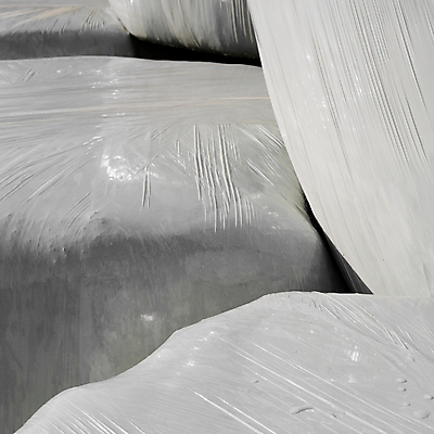 포토 JPG 해외이미지 산업 선 밭 가방 포장 사람없음 파란색 빛 가축 수확 덮개 시골 볏짚 주식 큼 먹이 플라스틱 포장지 유기농 발효 뭉치 밀짚 밭일 톱밥 해외202004 해외포토 동물 웰빙 잡화 컬러 농업 재질 금융 뚜껑 짚 크기 가루 파일형식 이미지허브