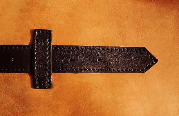 포토 JPG 해외이미지 디자인 선 패턴 장신구 표면 새로움 프레임 사람없음 세로 노란색 금속 벨트 시골 직물 구멍 거친 플랫 가장자리 가죽 피부 묘사 오브젝트 질감 배지 방패 내추럴 명패 해외202004 해외포토 잡화 컬러 컨셉 무늬 재질 신체부위 둘레 파일형식 이미지허브