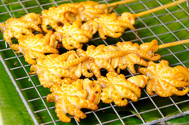 포토 JPG 해외이미지 동물 전통 음식 바다 다이어트 자연 어류 요리 사람없음 식당 저녁식사 신선 시장 맛 그릴 먹기 해산물 오징어 문어 점심식사 해외202004 해외포토 컨셉 모션 주방용품 연체동물 건강 상점 식사 수중동물 생태계 파일형식 이미지허브