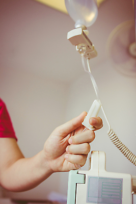 포토 JPG 해외이미지 손 실내 건강 병원 사람없음 치료 세로 약 건강관리 방 장비 시험 흐름 간호사 수확 구조원 확인 서비스 복고 고정 병실 조절 펌프 비네팅 돌봄 투입 살균 해외202004 해외포토 직업 교육 컨셉 농업 의학 모션 촬영기법 관리 내부 신체부위 의료진 파일형식 이미지허브