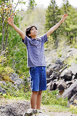 포토 JPG 해외이미지 행복 종교 태국 자연 관리 한명 미소 동양인 소년 야외 10대 여름 맑음 기도 청바지 감사 다인종 기르기 칭찬 혼혈 해외202004 해외포토 1 계절 남자 감정 아시아 어린이 바지 청소년 날씨 표정 사람 인종 생태계 다문화 돌봄 파일형식 이미지허브