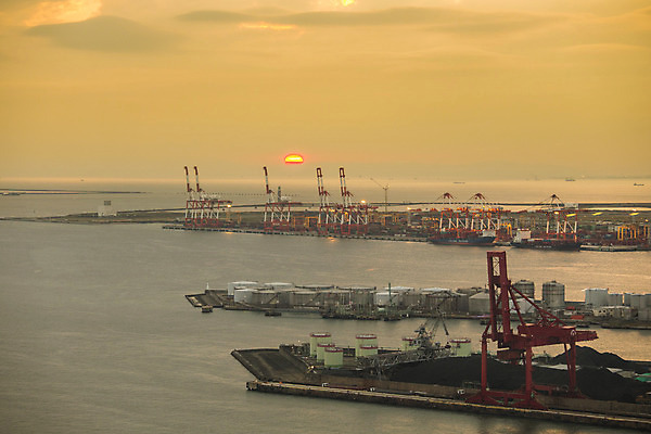 포토 JPG 해외이미지 산업 아시아 바다 비즈니스 교통시설 사람없음 빨간색 물 도시풍경 글로벌 항구 일본 거래 화물 도시 컨테이너 조선소 배송 기중기 수납 포트 타운 수입 오사카 유조선 터미널 해외202004 해외포토 자연요소 나라 컬러 교통 풍경 운송업 중장비 시설 파일형식 이미지허브