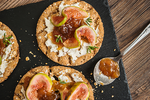 포토 JPG 해외이미지 음식 빵 조각 다이어트 과일 치즈 건조 요리 사람없음 목재 껍질 신선 바 고명 달콤 맛 아침식사 작음 굽기 만취 먹기 허브 카나페 향신료 날것 성분 무화과 백리향 뷔페 브루스케타 숙성 핸드메이드 해외202004 해외포토 나무 식물 컨셉 재료 모션 유제품 서양음식 건강 식사 크기 구이 술취함 향미료 파일형식 이미지허브