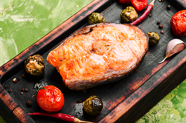 포토 JPG 해외이미지 접시 음식 바다 다이어트 토마토 채소 부분 탁자 도마 건강 어류 스테이크 사람없음 식당 식사 저녁식사 튀김 양념 그릴 굽기 해산물 향신료 준비 소금 연어 후추 대서양 송어 오메가 절임 짠맛 해외202004 해외포토 식기 가구 주방용품 서양음식 상점 수중동물 맛 구이 향미료 파일형식 이미지허브