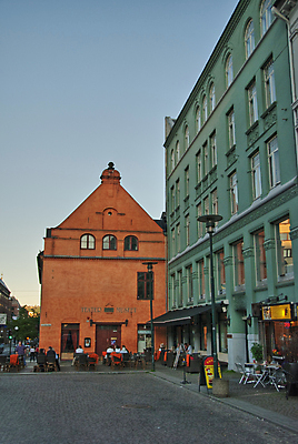 포토 JPG 해외이미지 나무 공원 유럽 벽 바다 시계 여행 비즈니스 건축양식 자연 하늘 휴가 노르웨이 사람없음 건물 물 파란색 항구 블록 도시 설탕 정사각형 오슬로 캐러멜 해외202004 해외포토 자연요소 도형 식물 건축물 공공시설 건축 나라 컬러 교통시설 디저트 생태계 파일형식 이미지허브