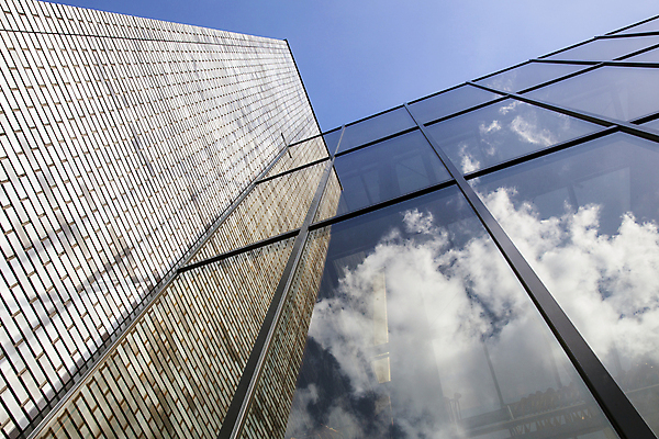 포토 JPG 해외이미지 구름 디자인 외관 유럽 벽 비즈니스 건축양식 창문 유리 하늘 벽돌 주택 프레임 사람없음 건물 파란색 사무실 반사 흰색 도시 업무 재산 고급 도심 큼 장면 진짜 철강 해외202004 해외포토 자연요소 건축물 건축 나라 컬러 컨셉 재질 금융 작업 크기 파일형식 이미지허브